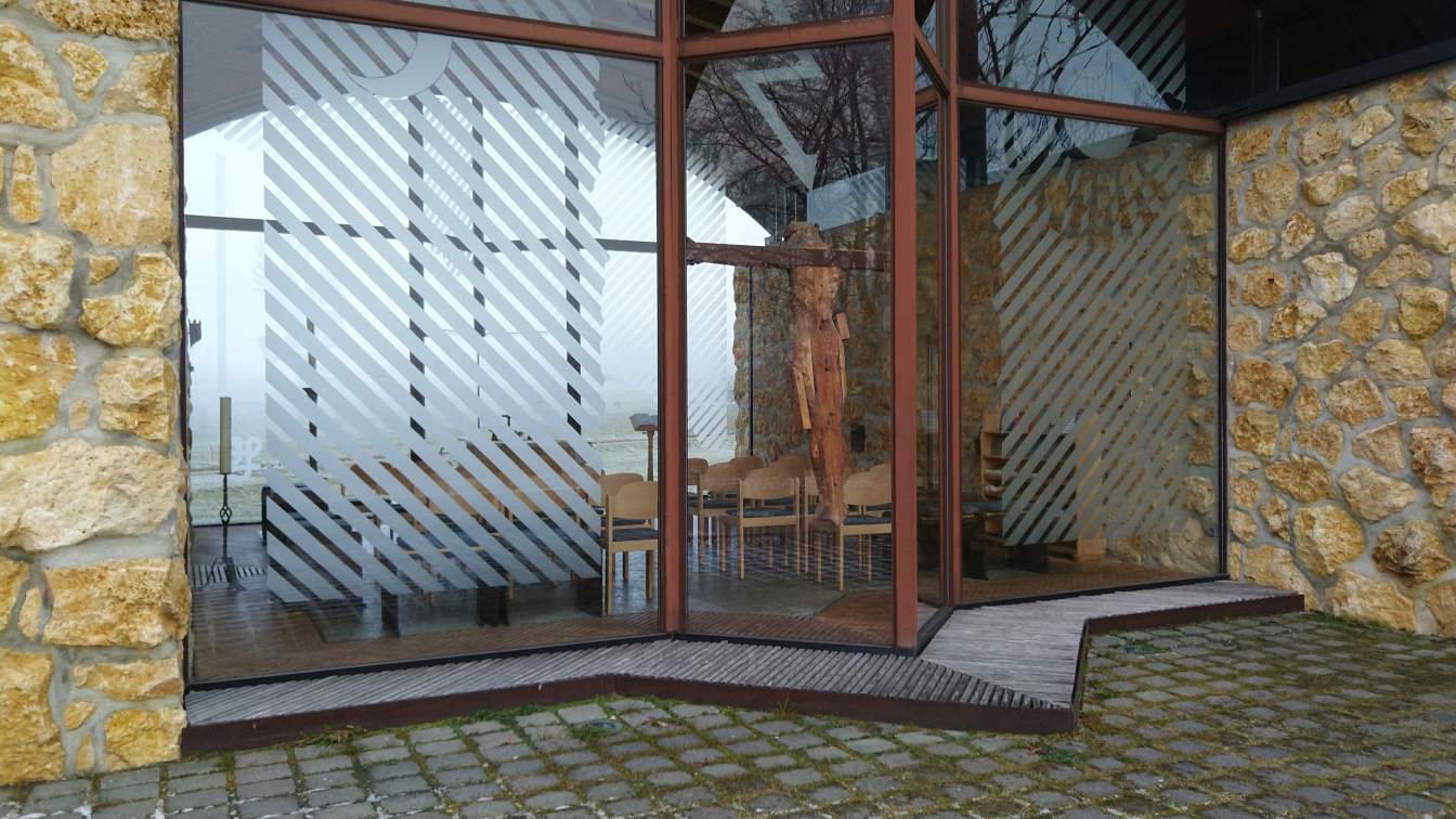 Bildtitel: Kapelle Mutter Europas - Glasfront