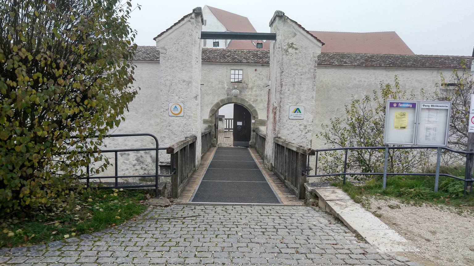 Bildtitel: Eingang zur Burg Wildenstein