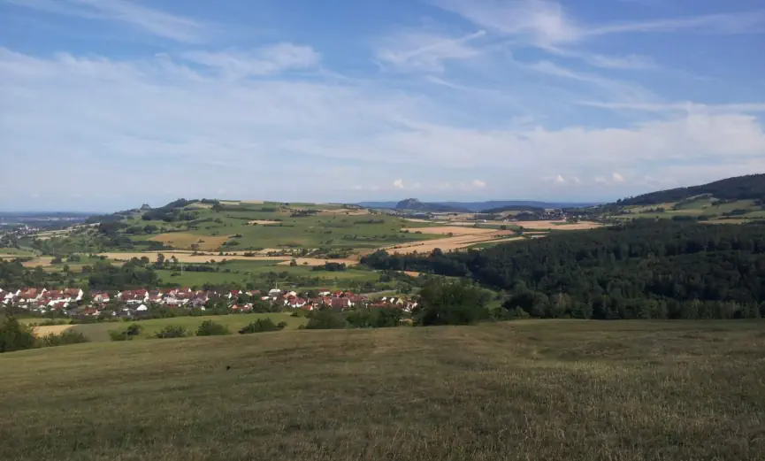 Bildtitel: Hohenkrähen und Hohentwiel