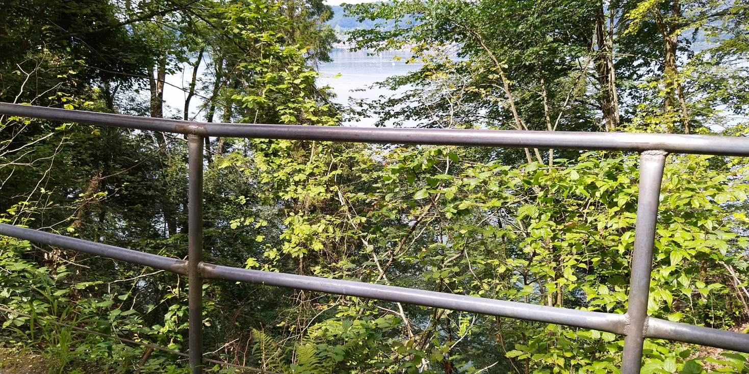 Bildtitel: hier geht es gleich steil bergab