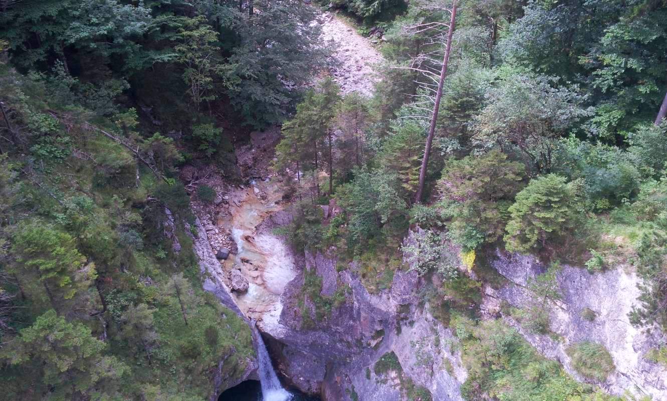 Bildtitel: Pöllat Wasserfall und Pöllat Schlucht