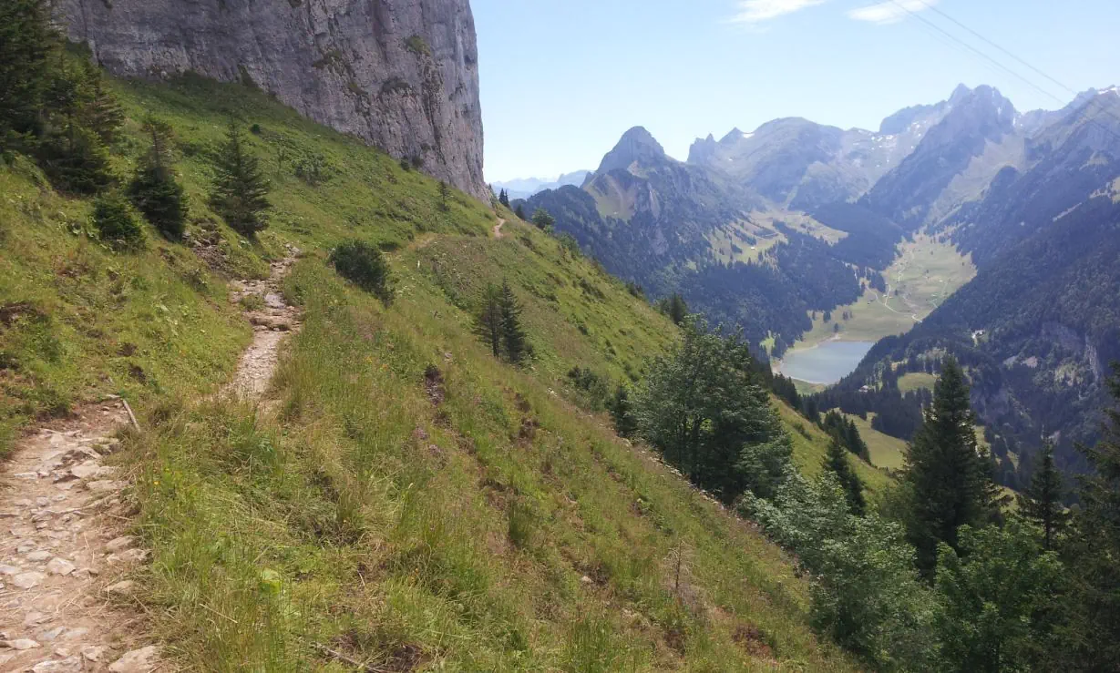 Bildtitel: Blick auf den Sämtisersee, im Hintergrund die Kreuzberge und der Altmanngipfel