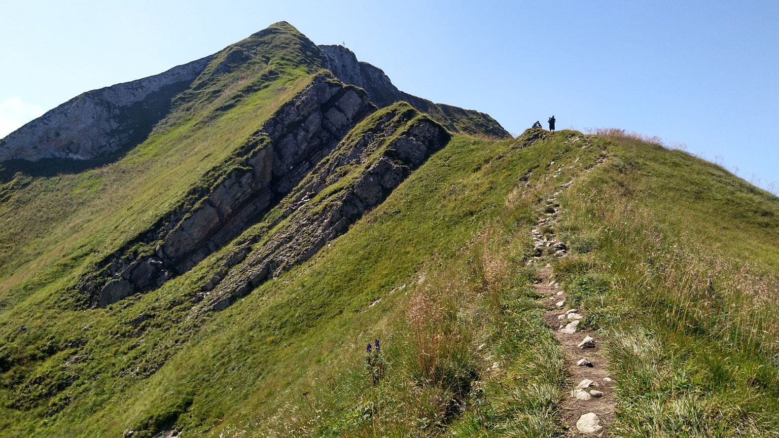 Bildtitel: Blick auf den Marwees-Ostgipfel mit Gipfelkreuz
