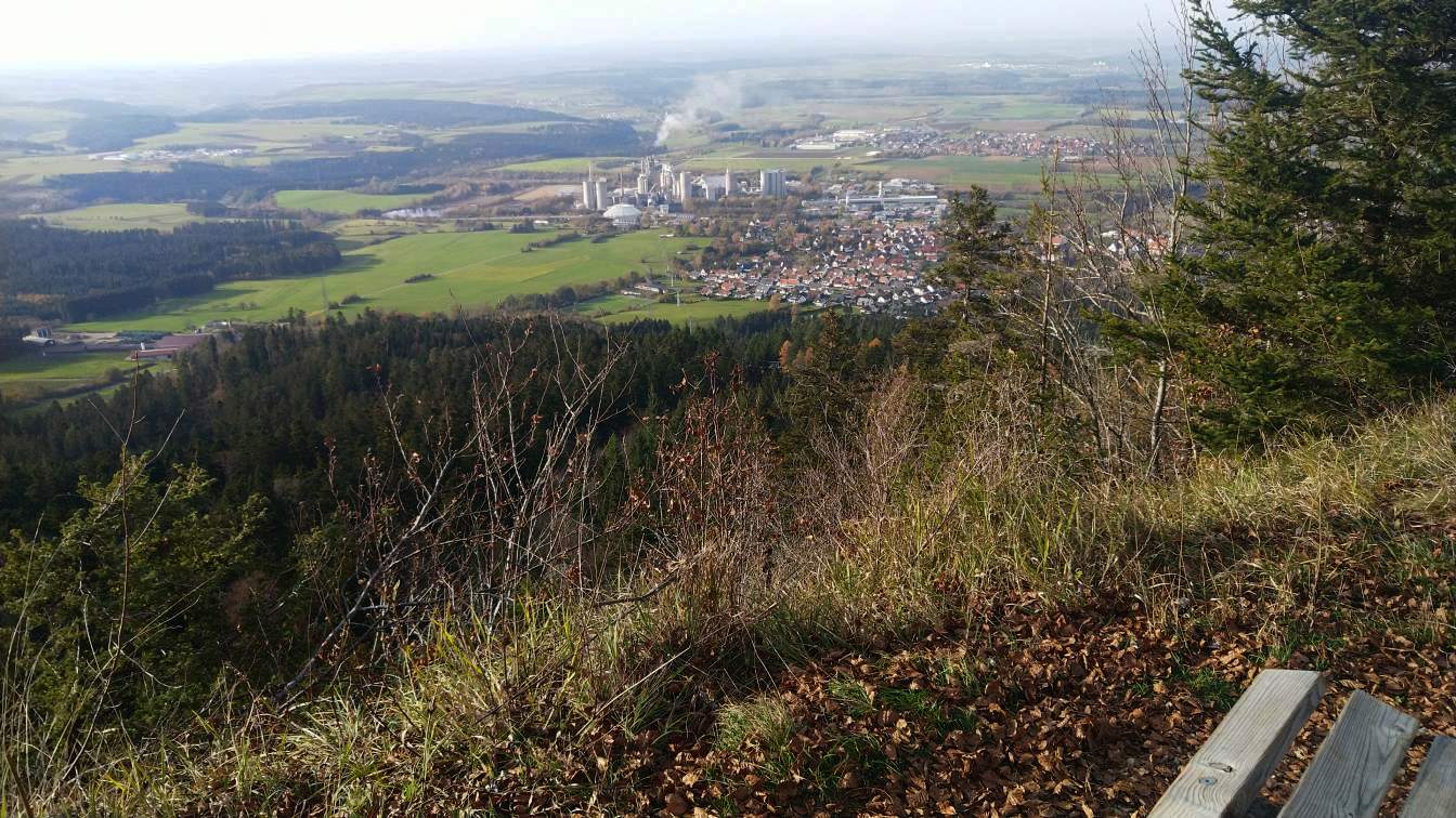 Bildtitel: Dotternhausen mit Zementfabrik