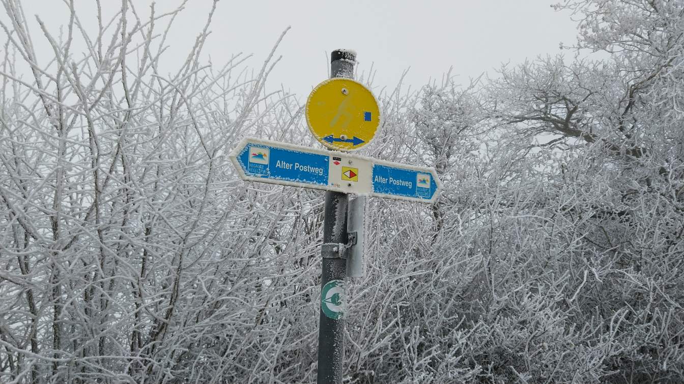 Bildtitel: Wegweiser Alter Postweg