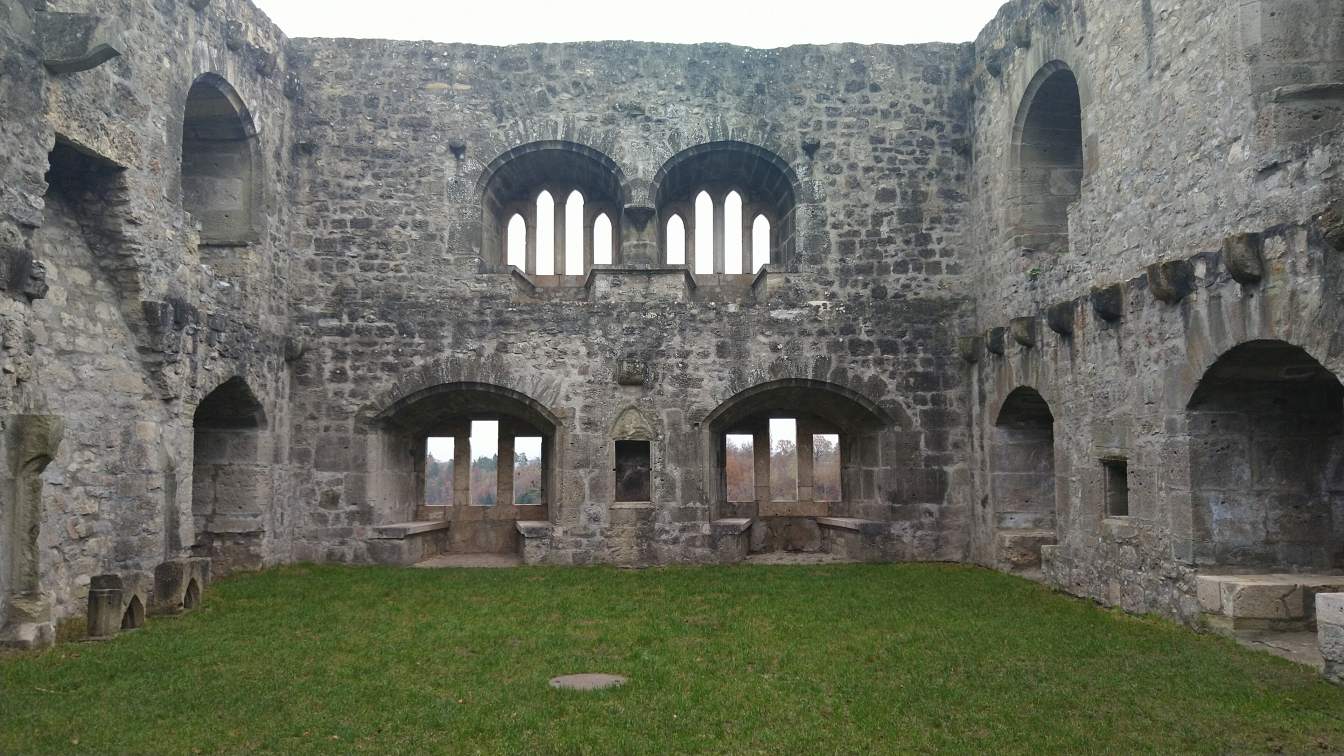 Bildtitel: Burg Albeck im Innern