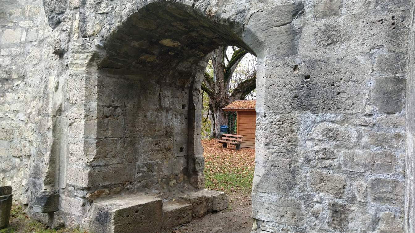 Bildtitel: Eingang Burg Albeck