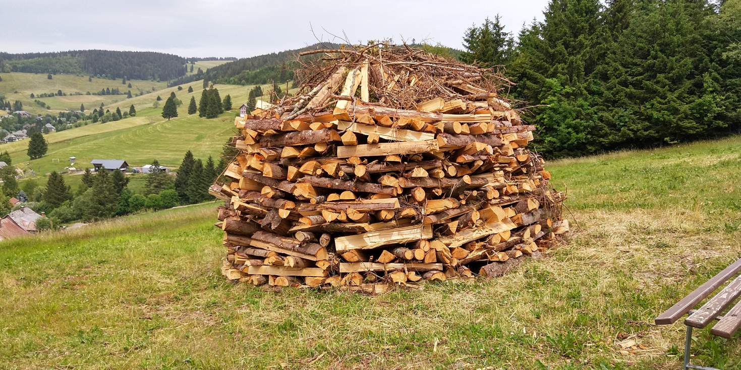 Bildtitel: Kohlenmeiler zur Holzkohleherstellung