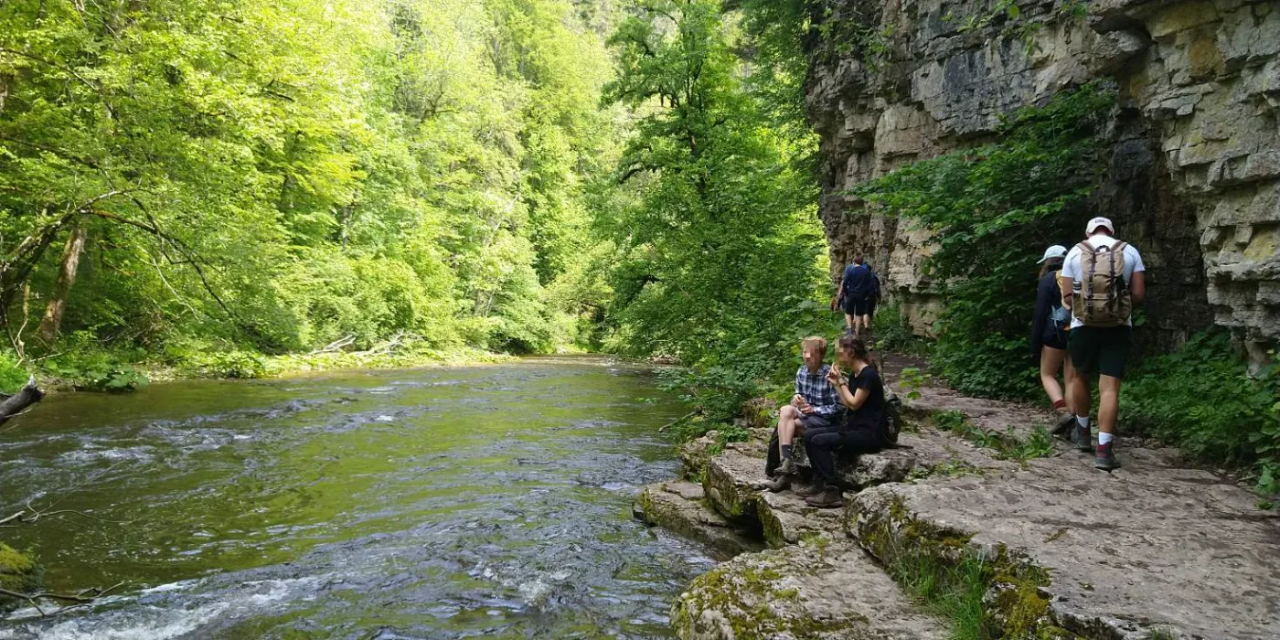 Bildtitel: Wanderer an den Wutachflühen