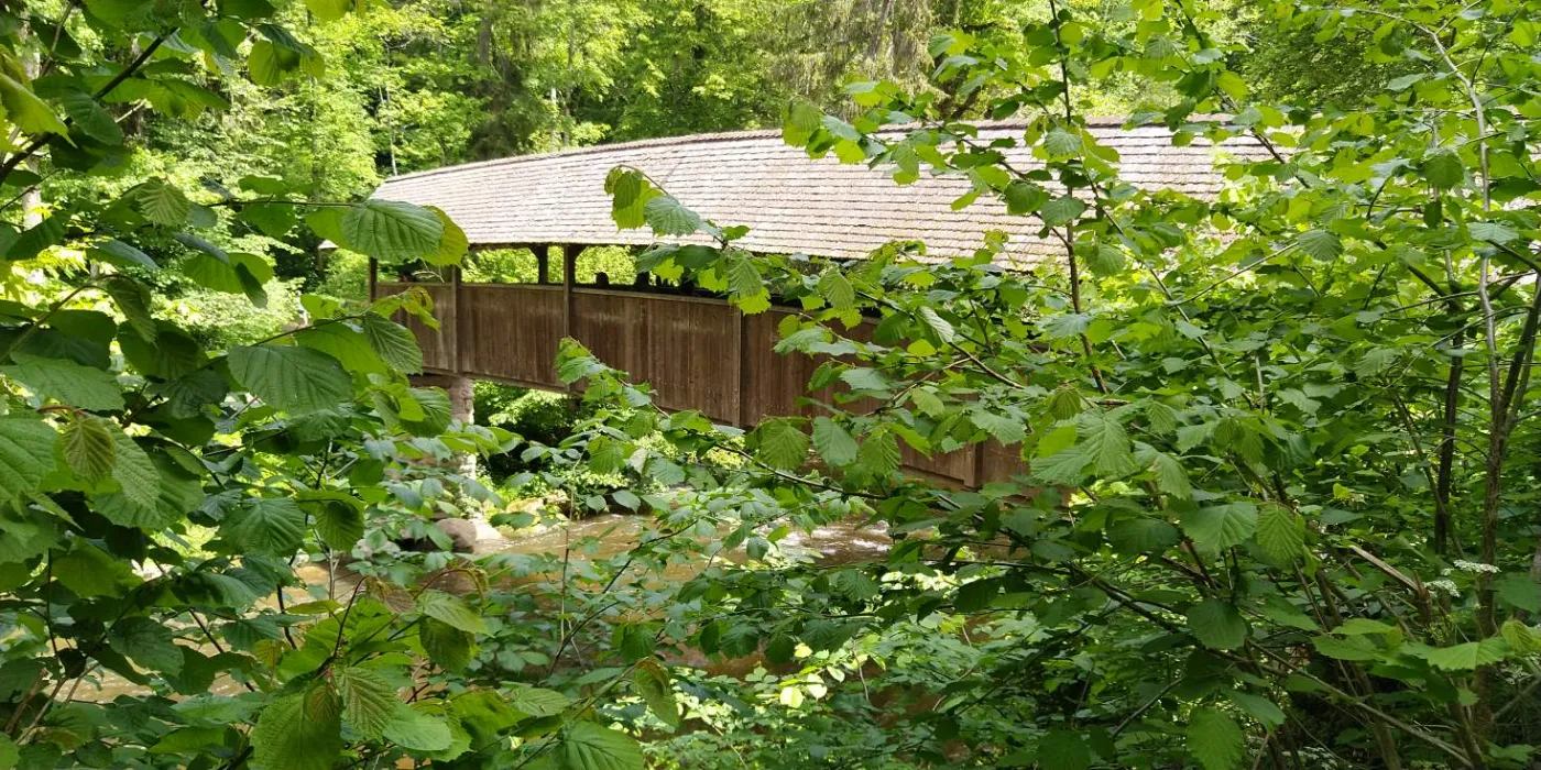 Bildtitel: überdachte Brücke