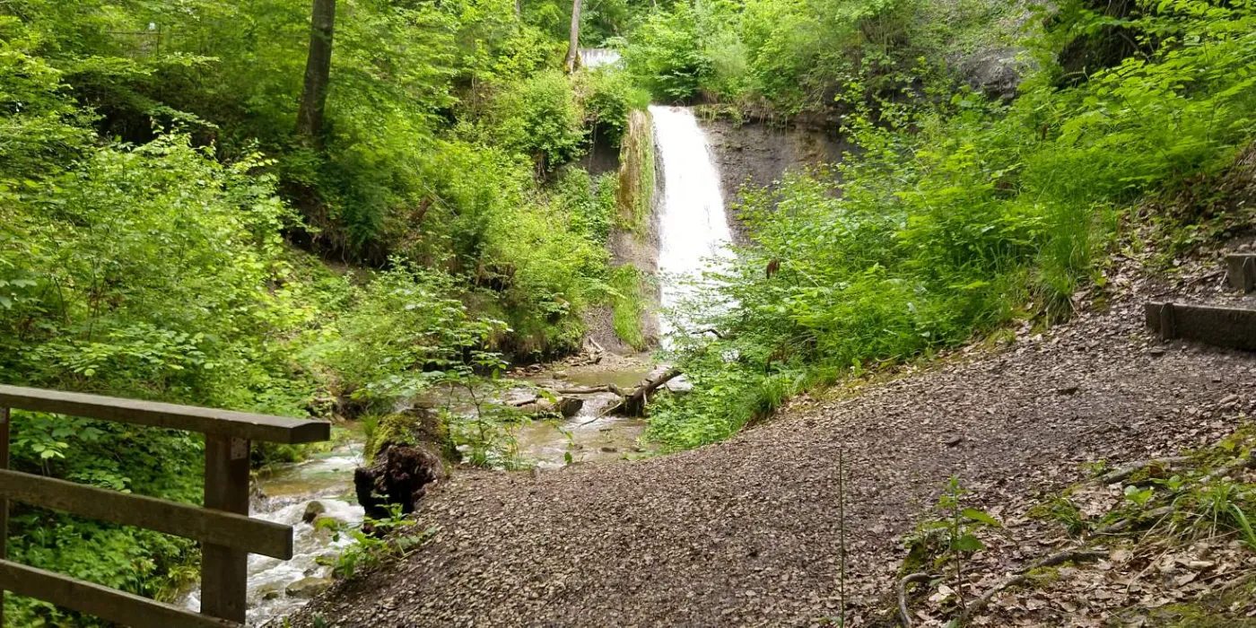 Bildtitel: Schleifenbach Wasserfall