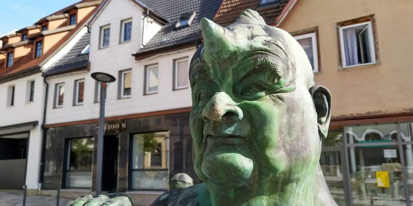 Bildtitel: Das Tier zeigt Rückrat