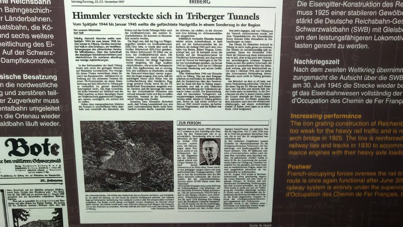 Bildtitel: Infotafel im Bahnhof