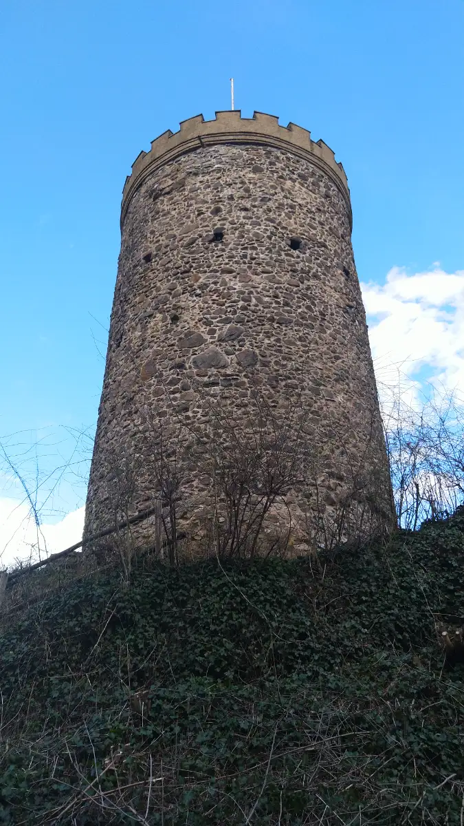 Bildtitel: Burg Husen Burgturm