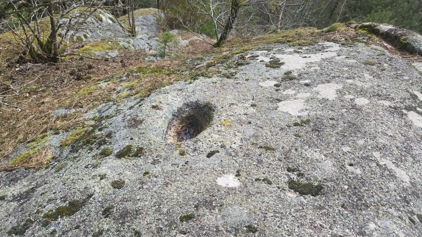 Bildtitel: Teufelstritt - Schalenstein