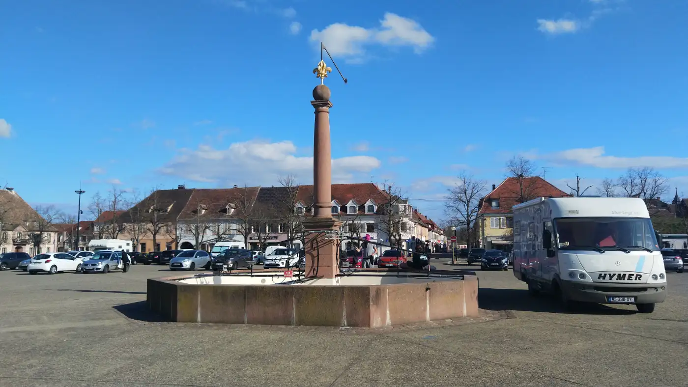 Bildtitel: Der könligliche Brunnen - Place d'Armes