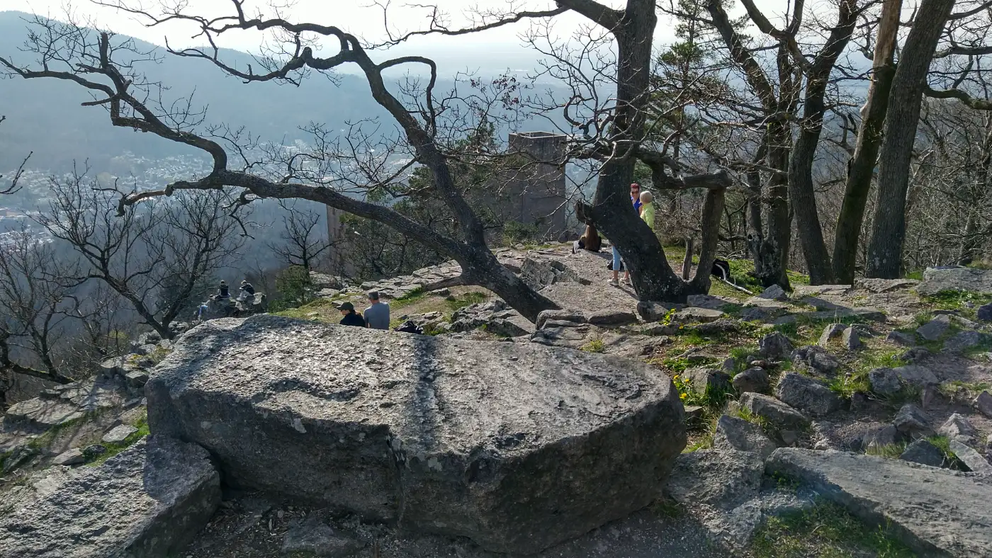 Bildtitel: Aussichtspunkt Ritterplatte am Battert