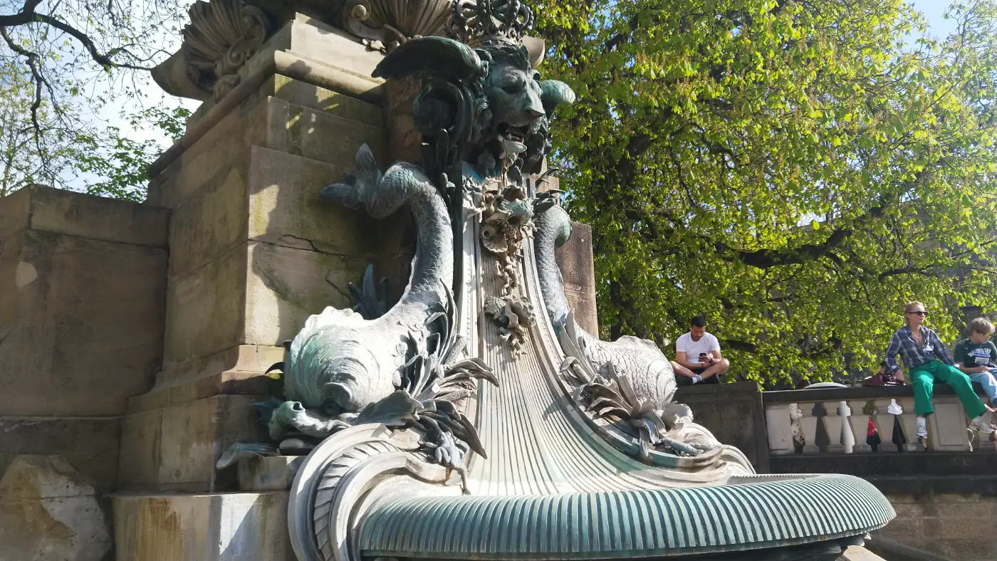 Bildtitel: Eugensplatz Galatabrunnen