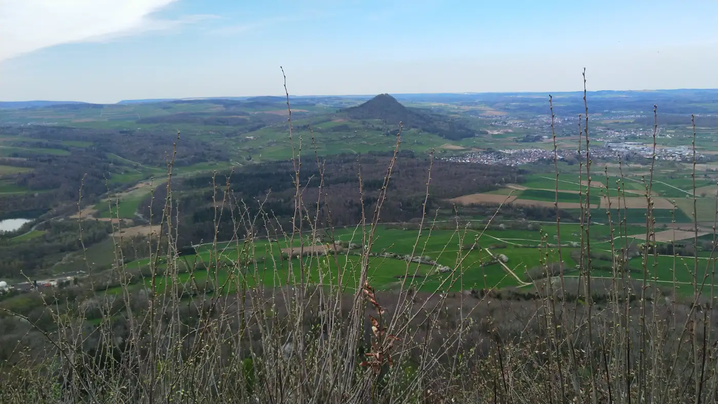 Bildtitel: Blick zum Hohenhewen