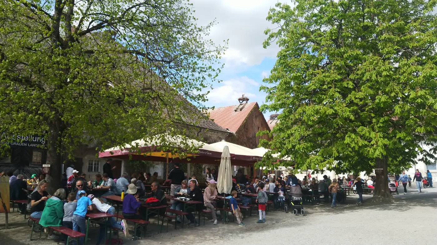 Bildtitel: Biergarten beim Affenberg