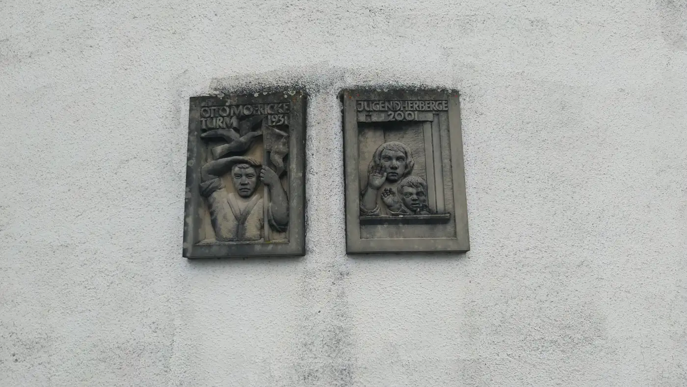 Bildtitel: Relief am Otto-Moericke-Turm