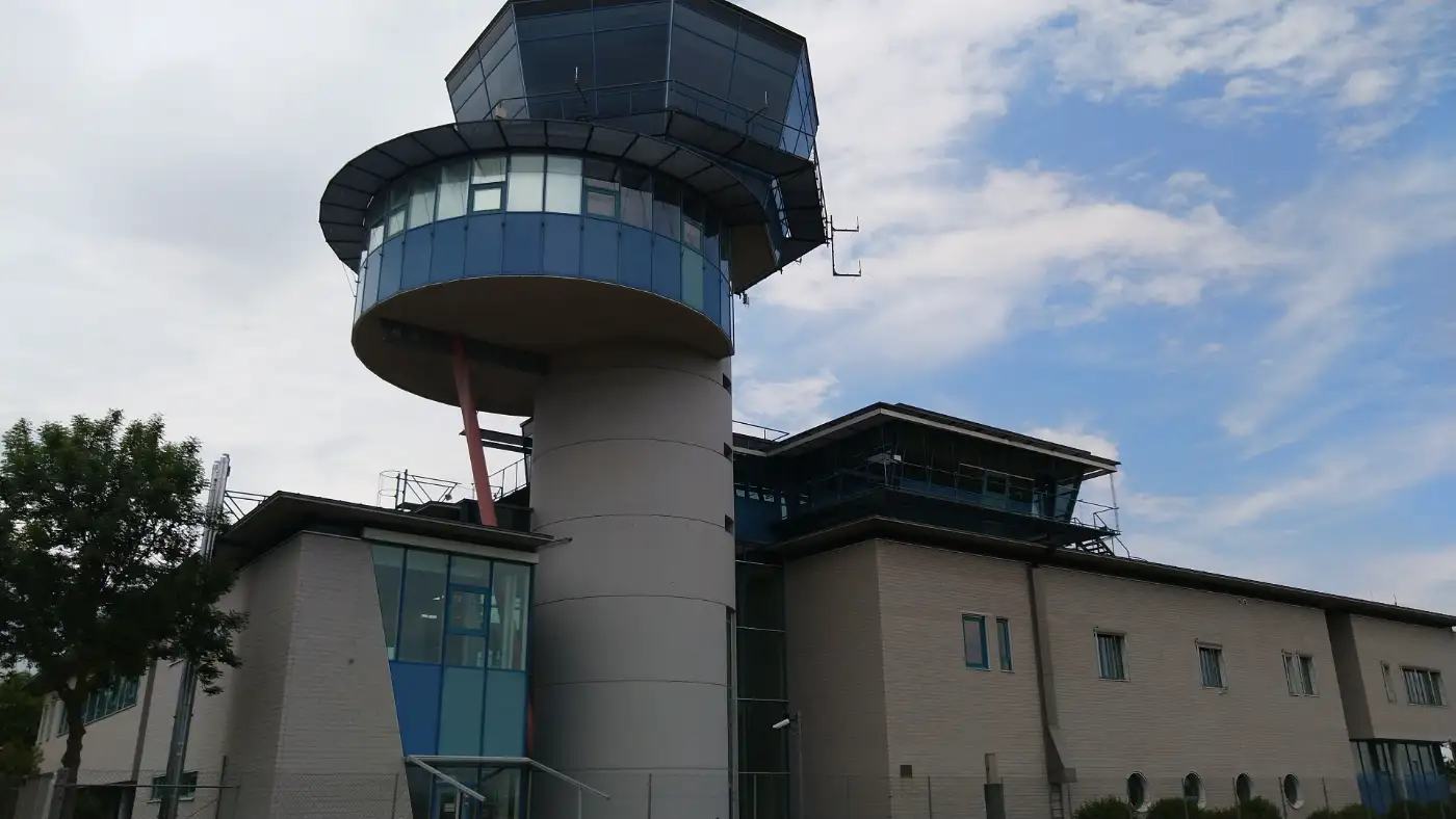 Bildtitel: Tower Stuttgarter Flughafen