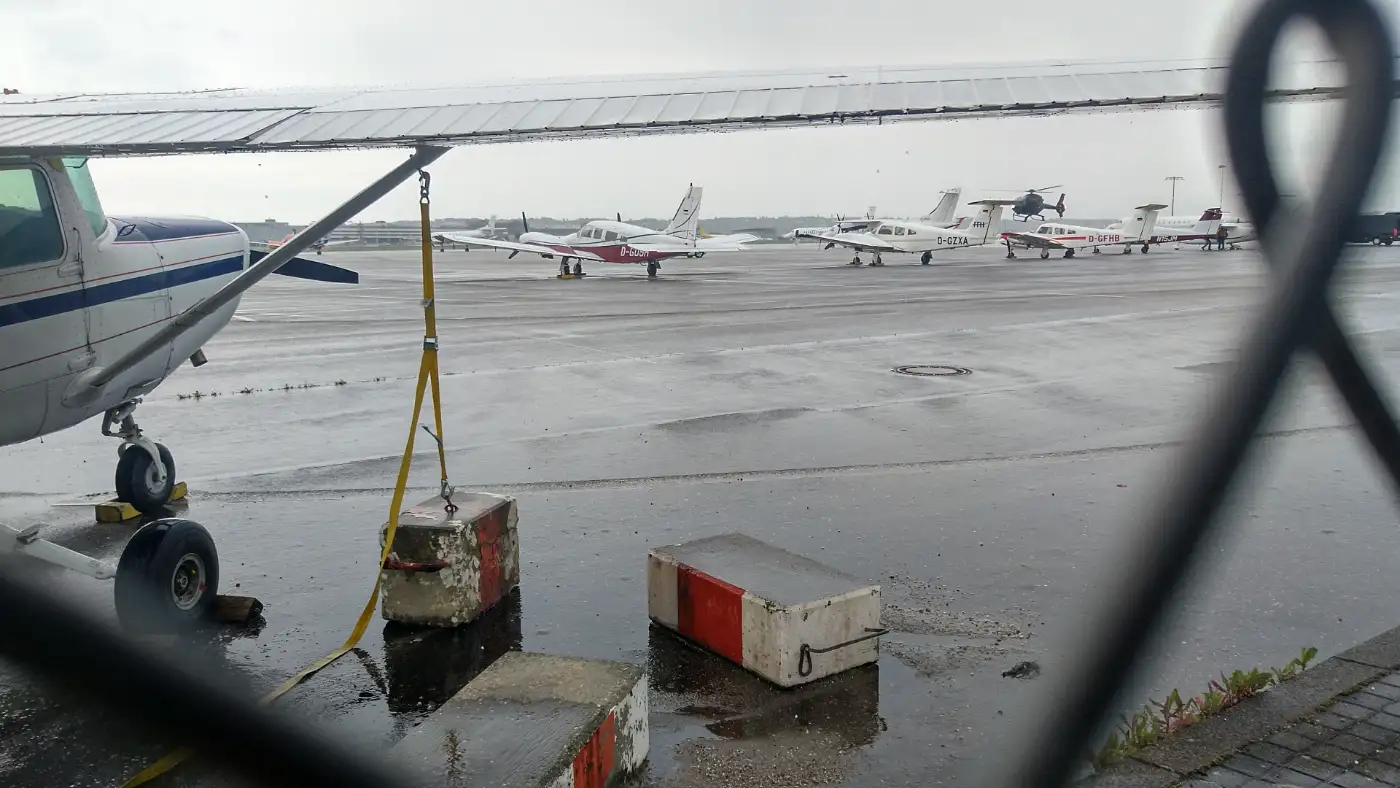 Bildtitel: Flughafen Stuttgart Privatmaschinen