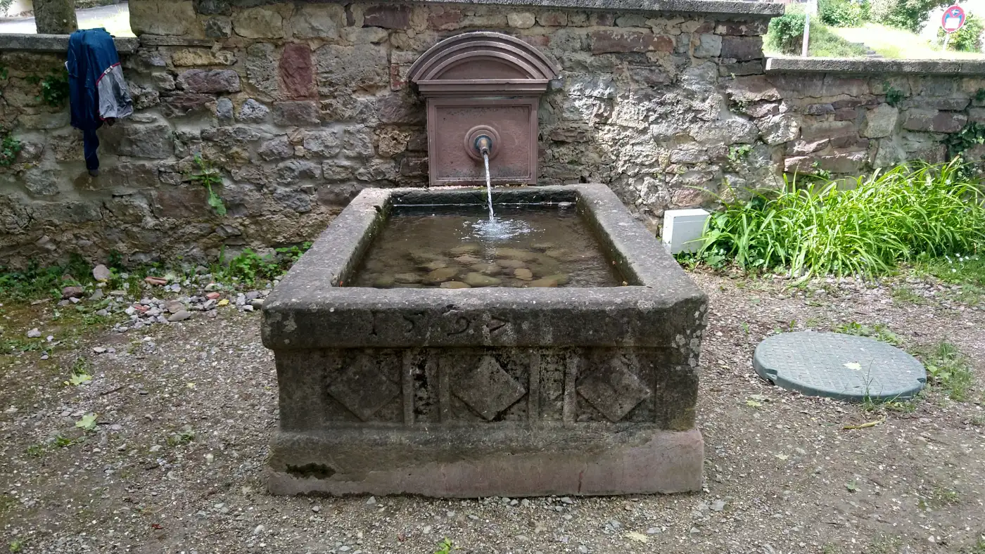 Bildtitel: Schlossbrunnen Dettingen