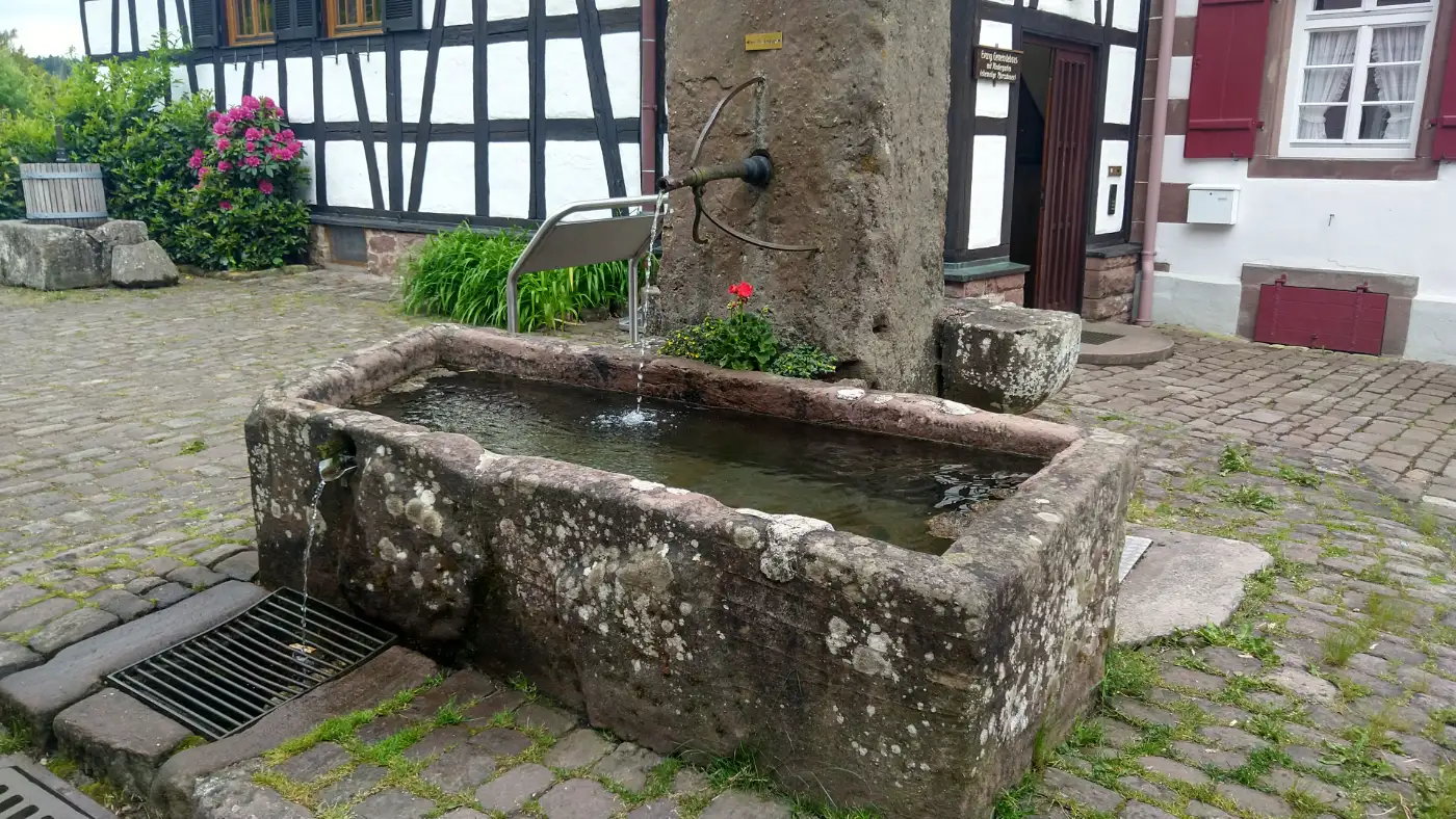 Bildtitel: Dorfbrunnen in Zavelstein