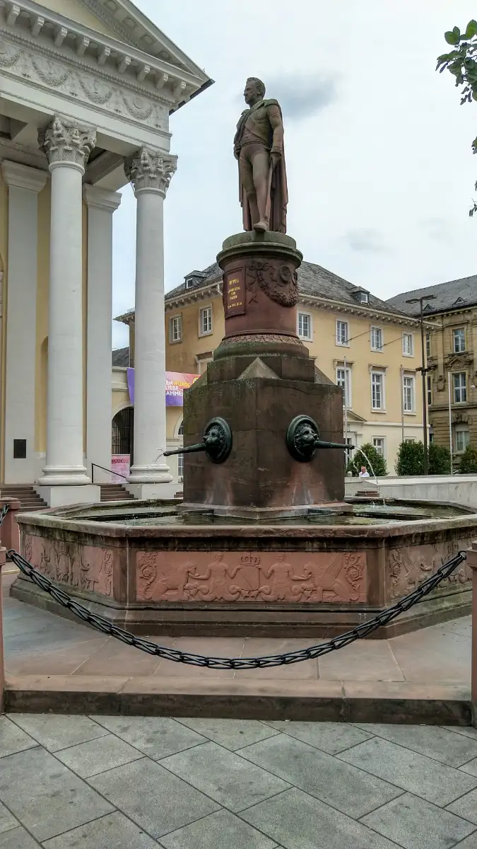 Bildtitel: Ludwigsbrunnen am Marktplatz