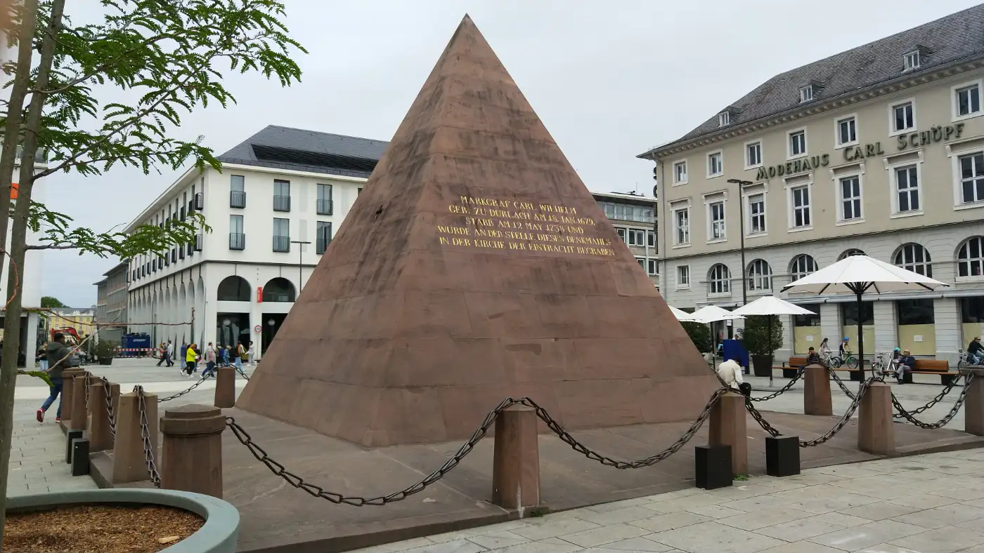 Bildtitel: Karlsruher Pyramide