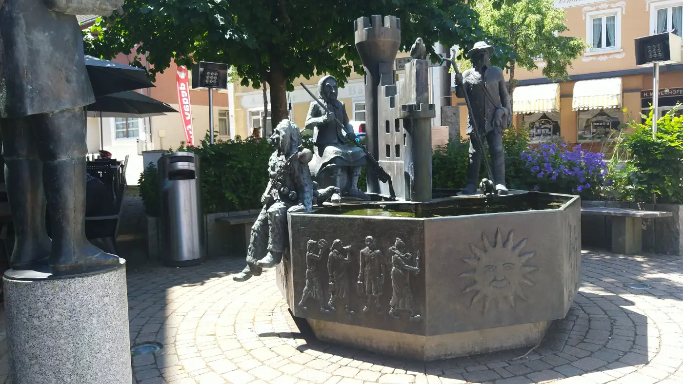 Bildtitel: Furtwangen Narrenbrunnen