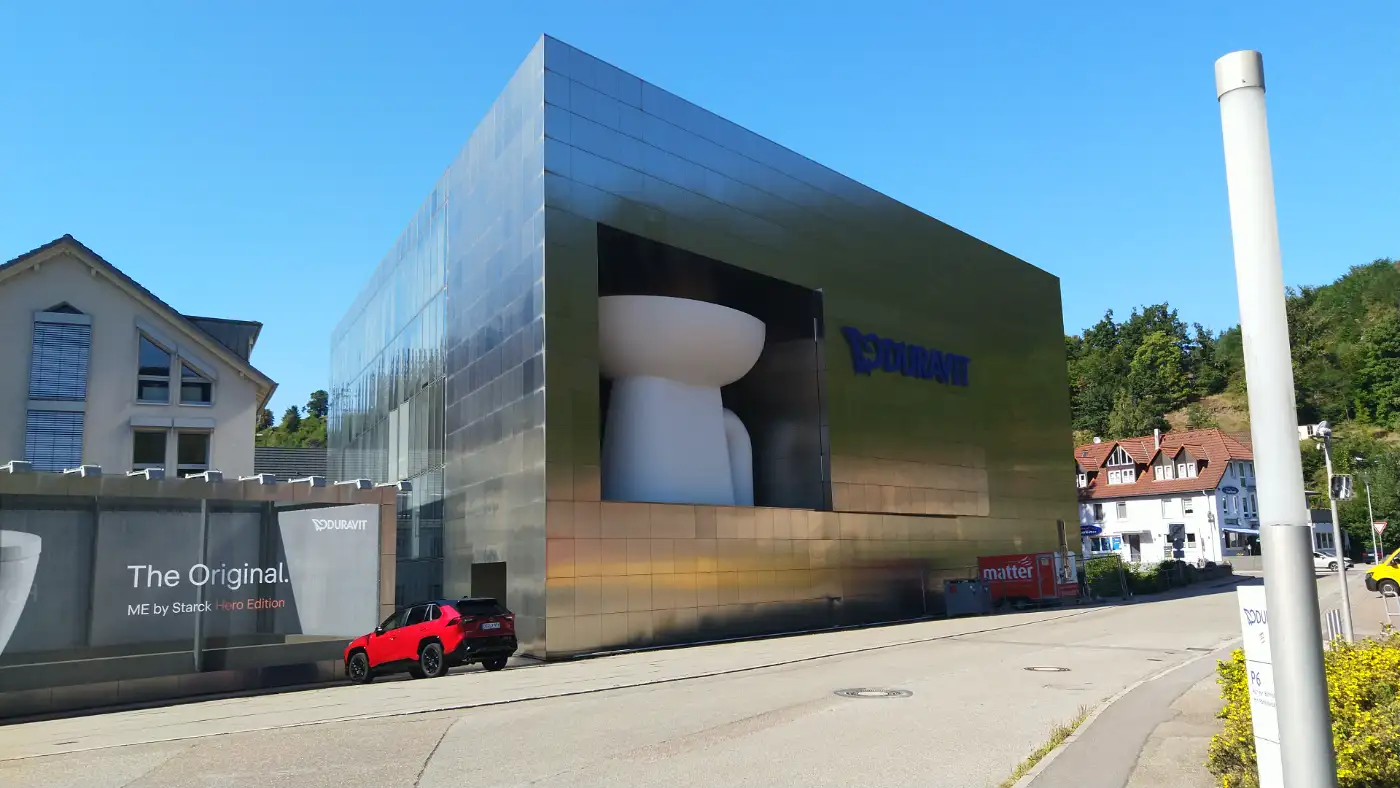 Bildtitel: Größte Toilette der Welt - Duravit Design Center