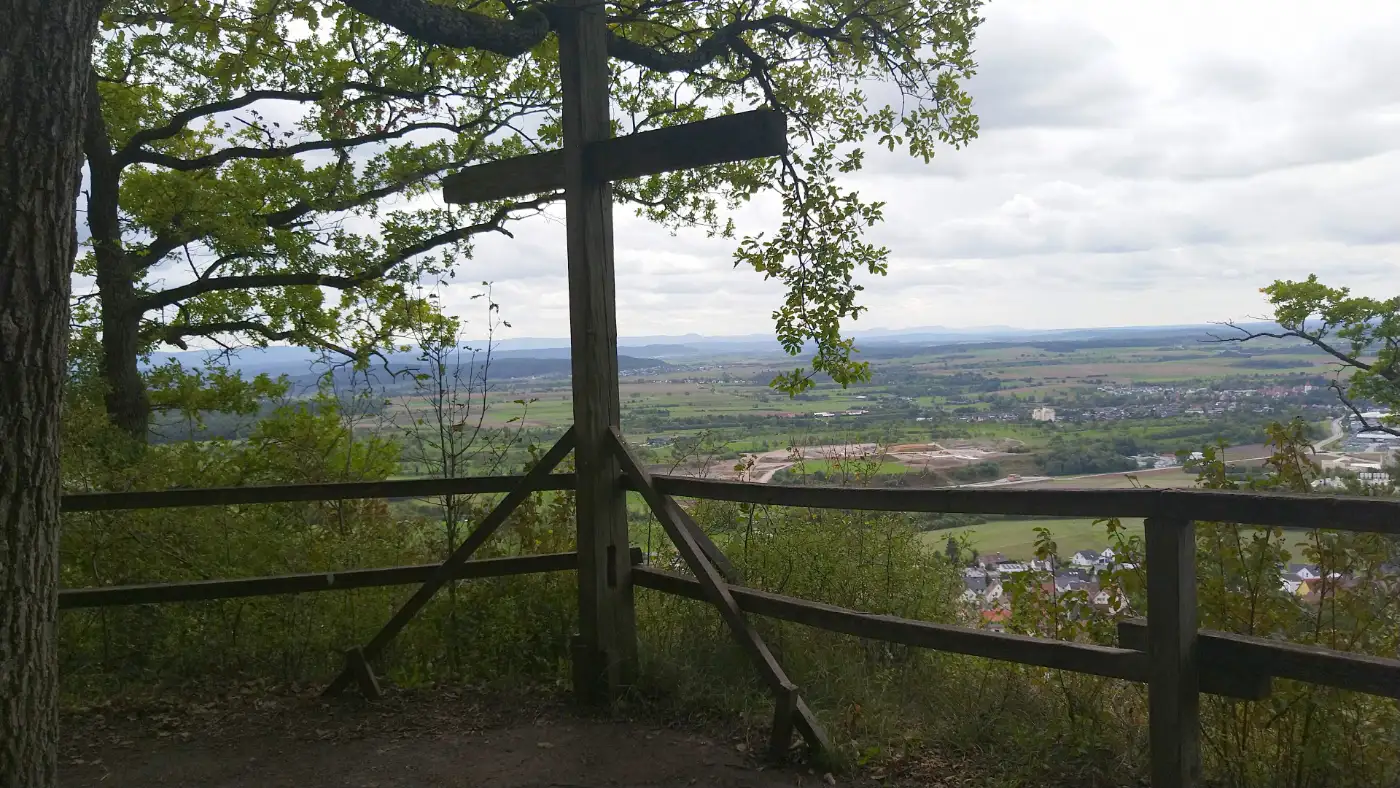 Bildtitel: Gipfelkreuz am Grafenberg