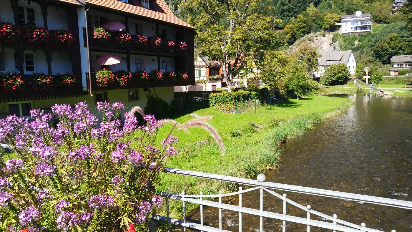 Bildtitel: Schiltacher Häberlesbrücke über die Kinzig