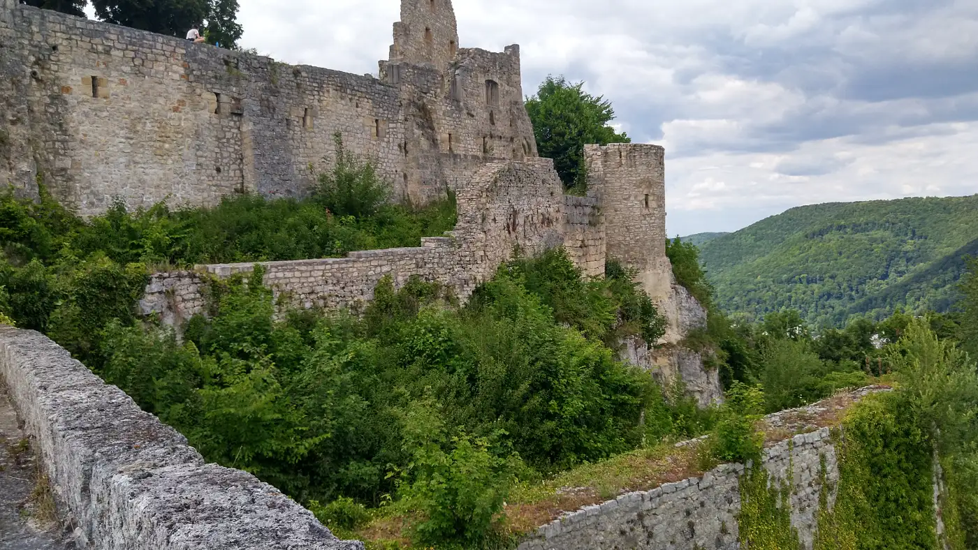 Bildtitel: Ehemalige Gipfelburg oberhalb von Bad Urach