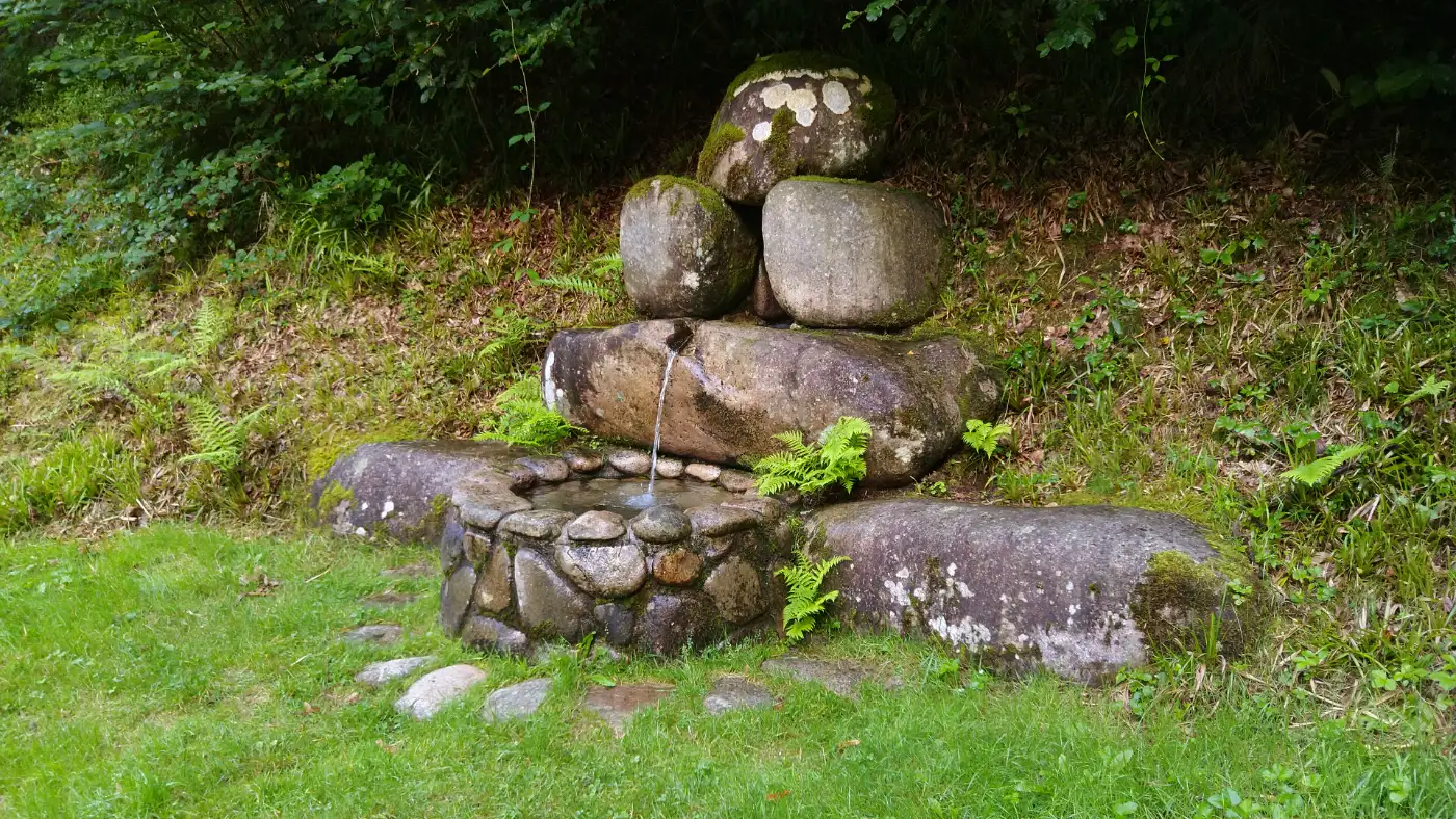 Bildtitel: Brunnen oberhalb der Vogelsquelle