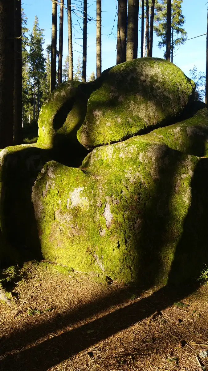 Bildtitel: Geisterfelsen auf dem Schalensteinweg
