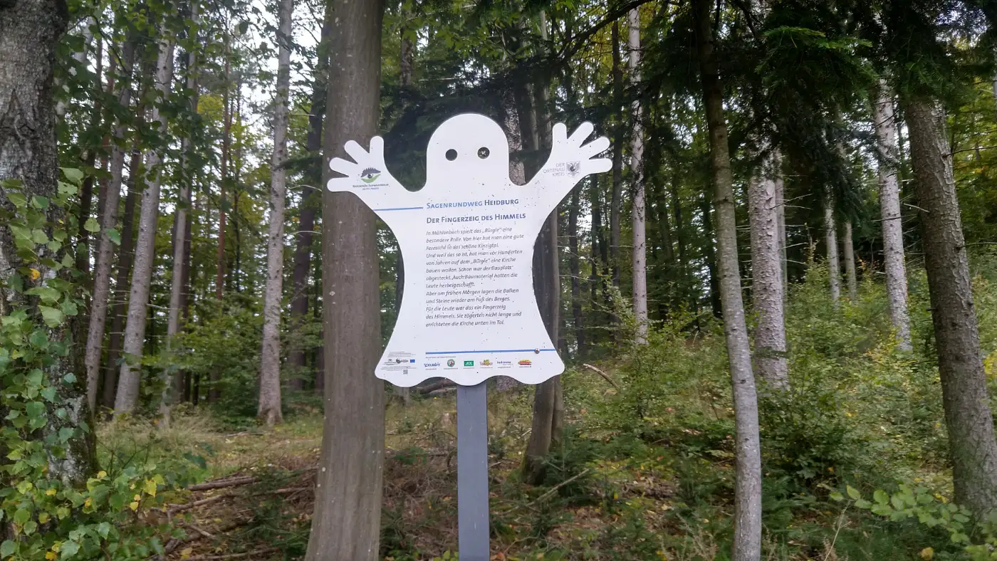 Bildtitel: eine der Stationen des Sagenrundwegs Heidburg in Mühlenbach im Kinzigtal