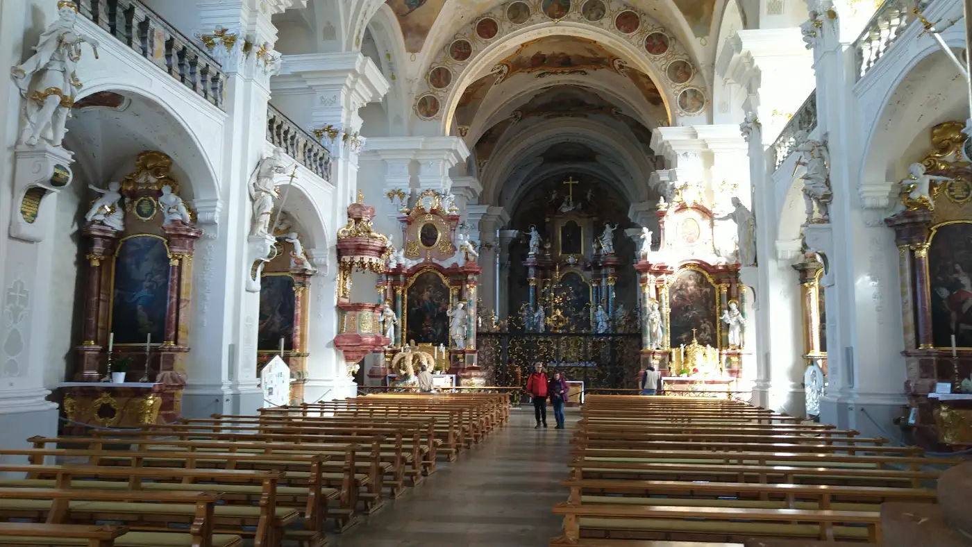Bildtitel: Klosterkirche St. Peter Innenansicht
