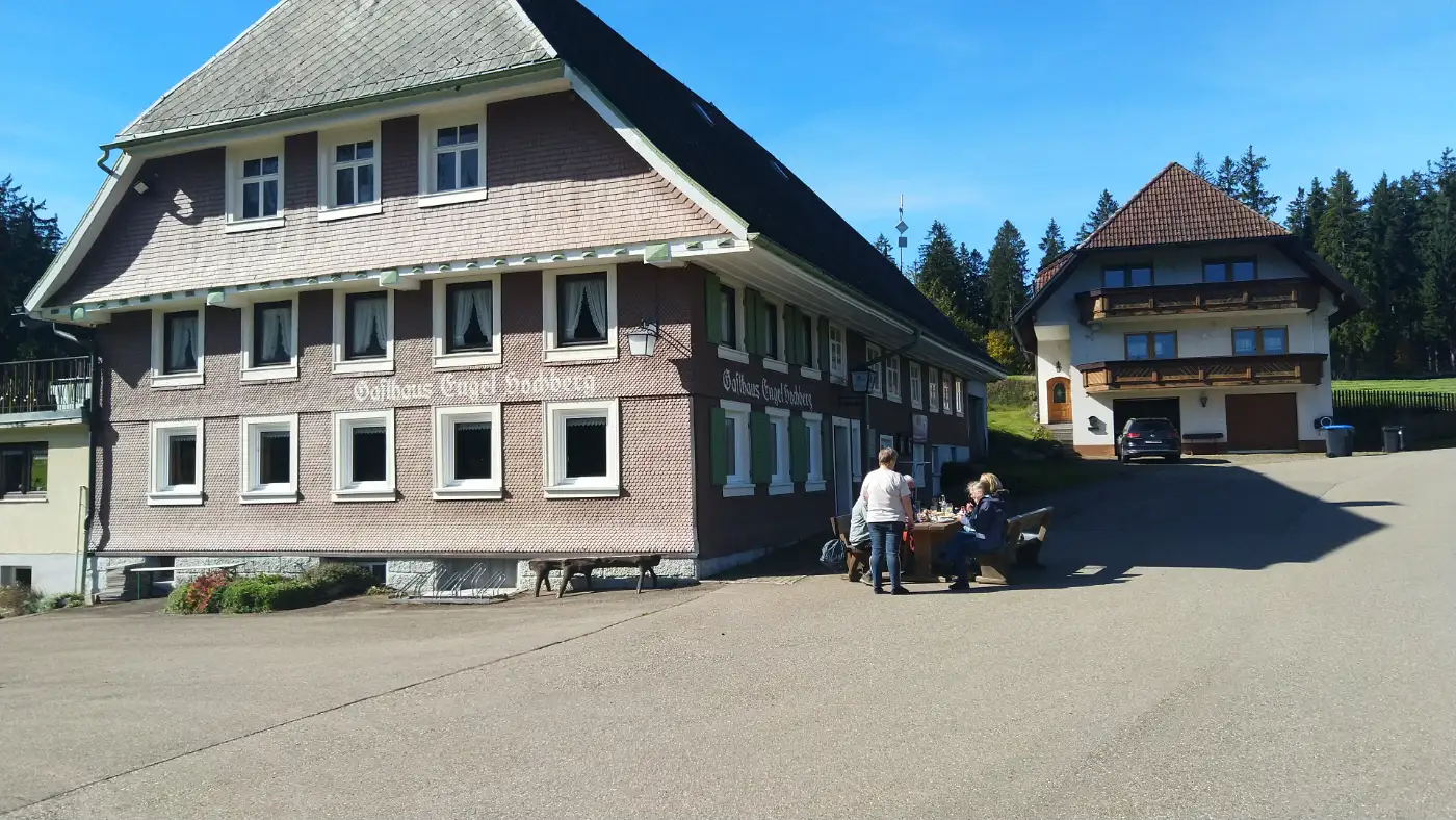 Bildtitel: Außenansicht des Gasthauses Engel bei Hochberg