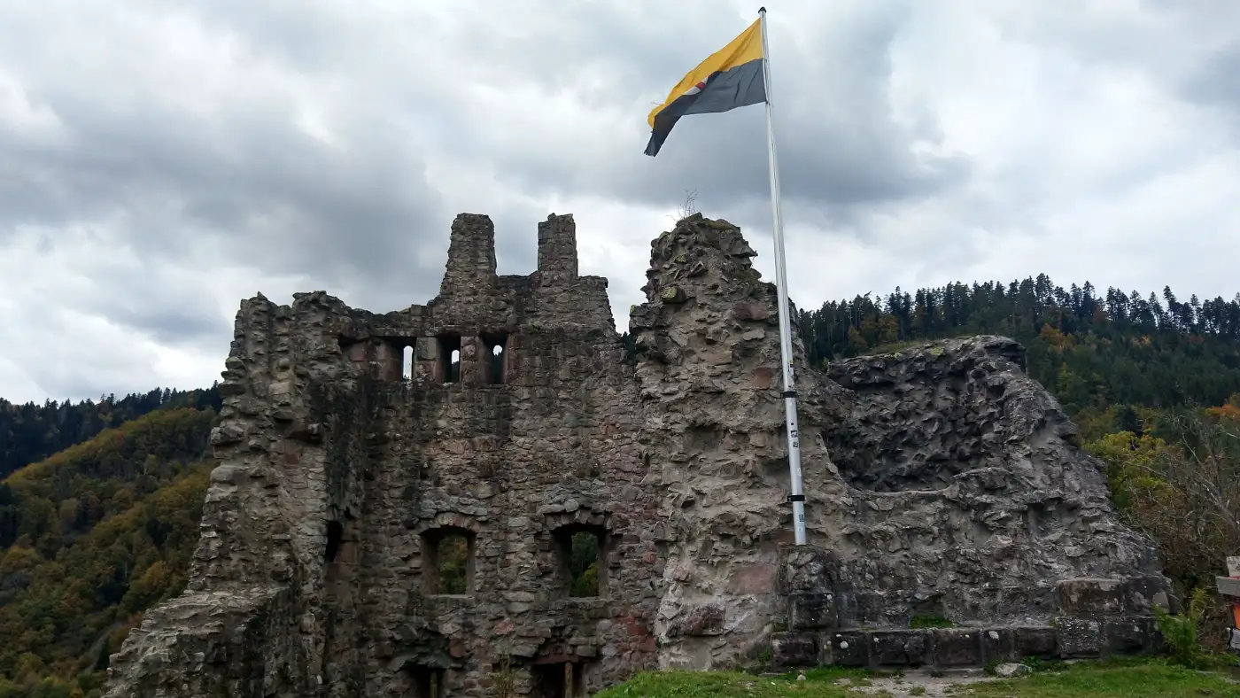 Bildtitel: Ruine Schenkenburg in Schenkenzell im Schwarzwald