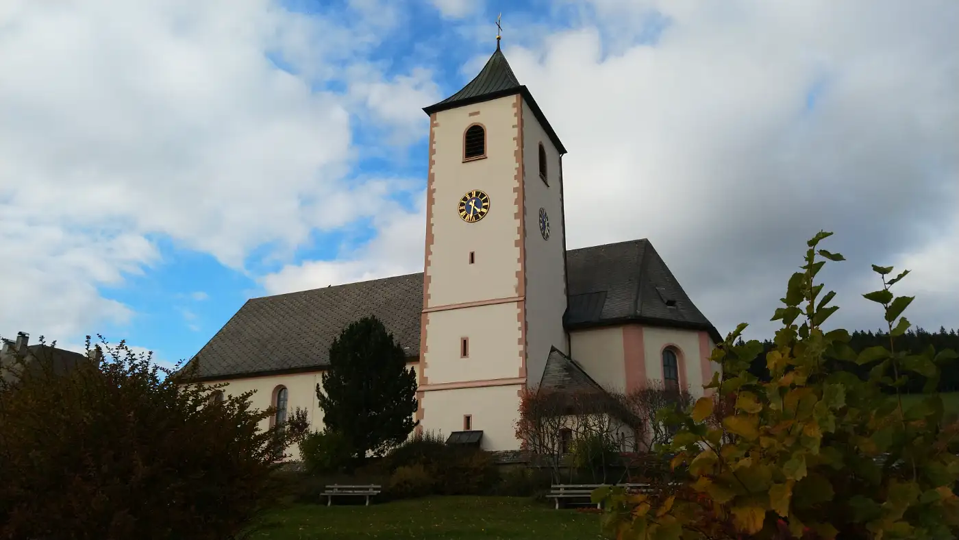 Bildtitel: katholische Pfarrkirche St. Johann Baptist in Breitnau