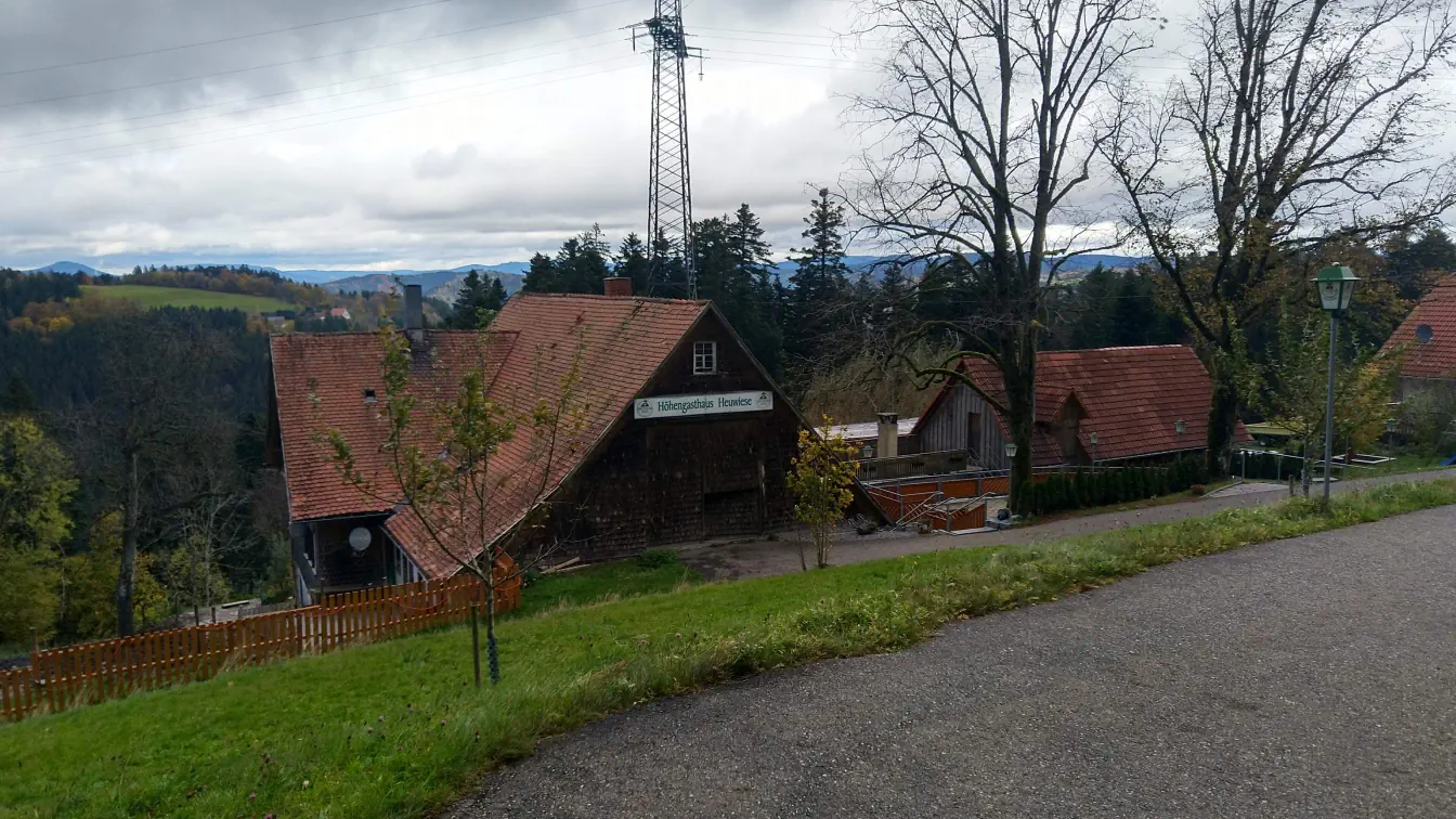 Bildtitel: Höhengasthaus Heuwies vom Parkplatz fotografiert