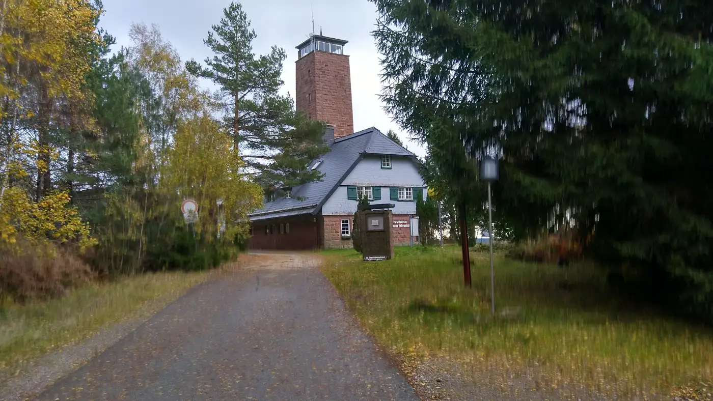 Bildtitel: Gedächtnishaus auf dem Mooswaldkopf 881 m ü. NHN