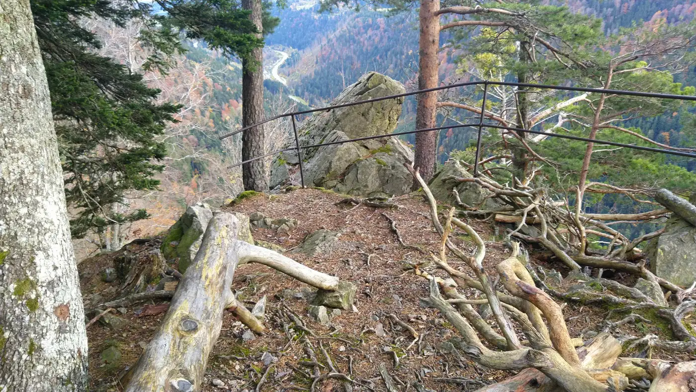 Bildtitel: weite Aussicht vom großen Posthaldefelsen - 300 Meter über dem Höllental