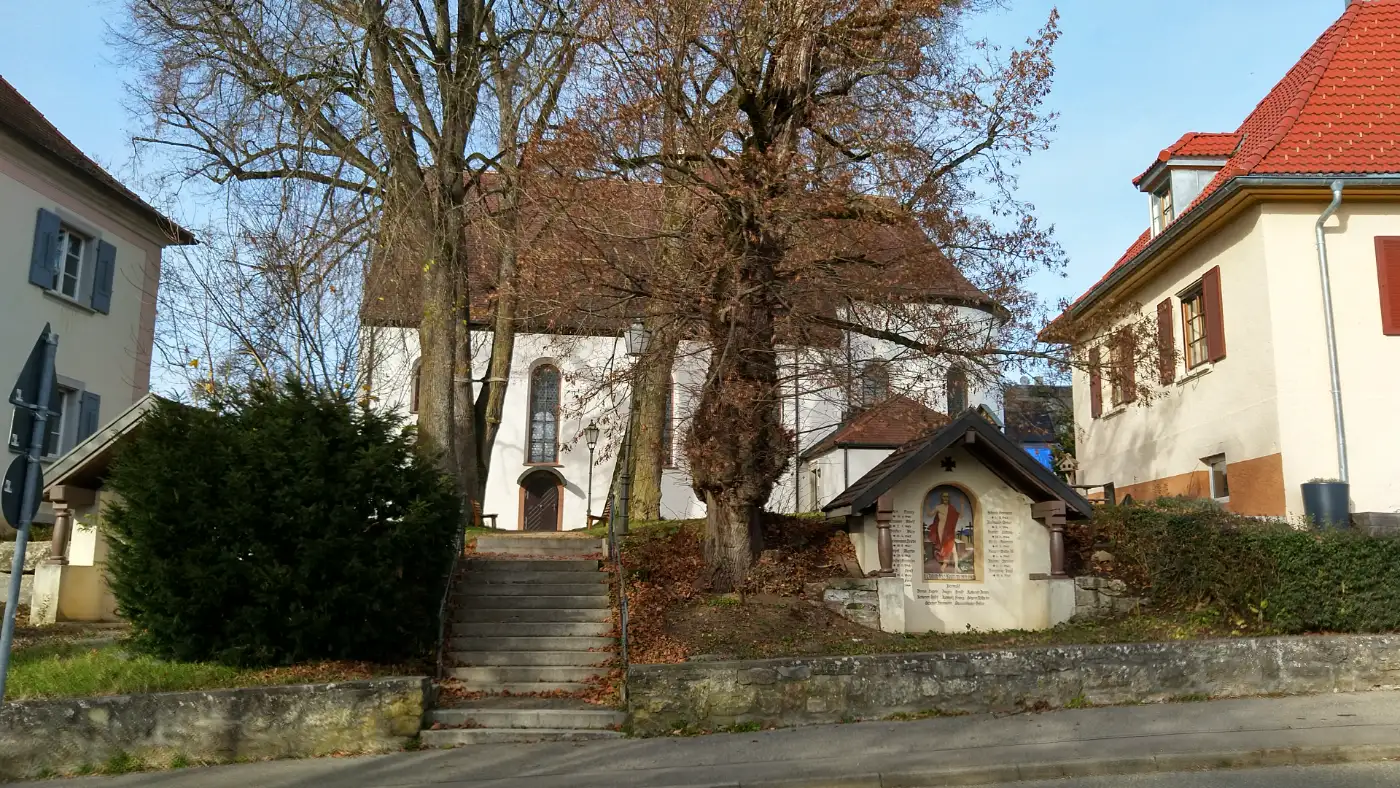 Bildtitel: Kirche Hausen vor Wald