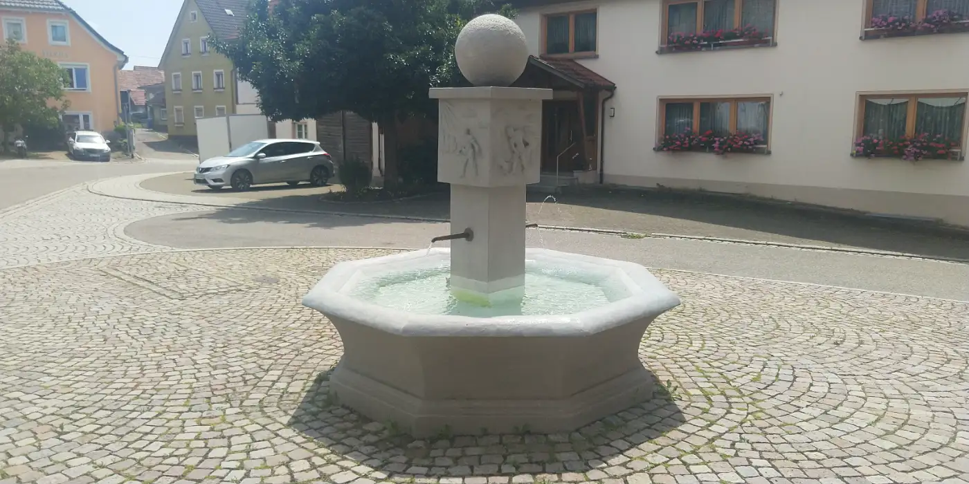 Bildtitel: Rathausbrunnen Leipferdingen