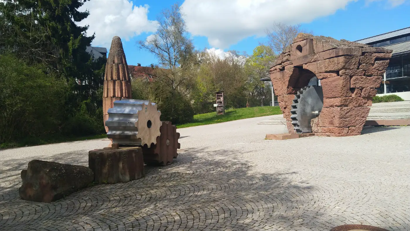 Bildtitel: Skulpturen vor dem Kreishaus in Villingen