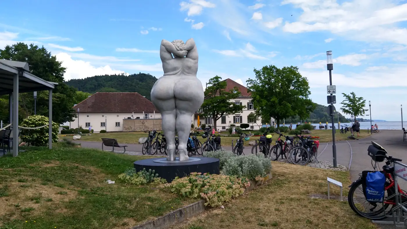 Bildtitel: Yolanda von M. Lenk an der Seepromenade in Ludwigshafen